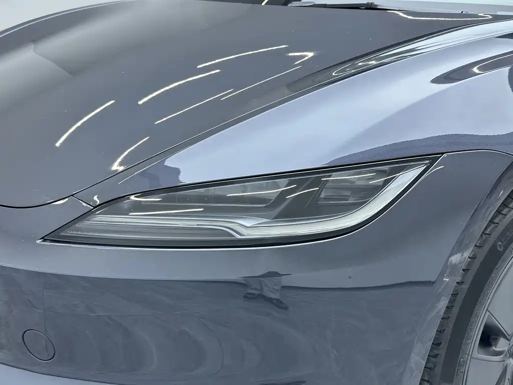 Tesla Model 3 — миниатюра 11