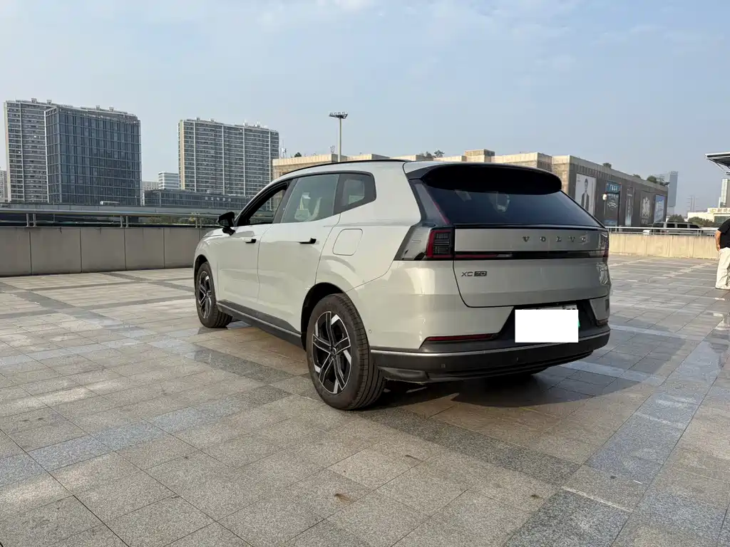 Volvo XC70 PHEV — миниатюра 4