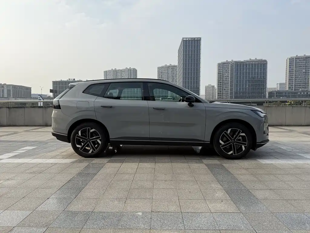 Volvo XC70 PHEV — миниатюра 8