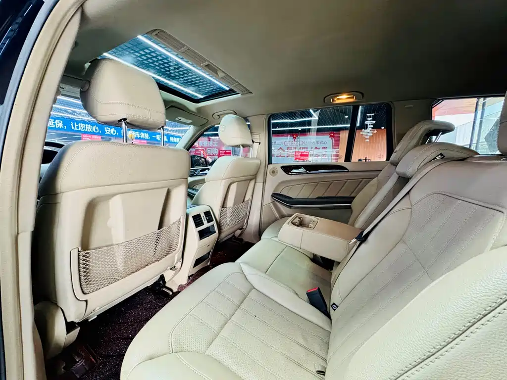 Mercedes-Benz GL-Class — миниатюра 10