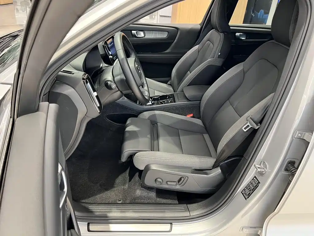 Volvo XC40 — миниатюра 9