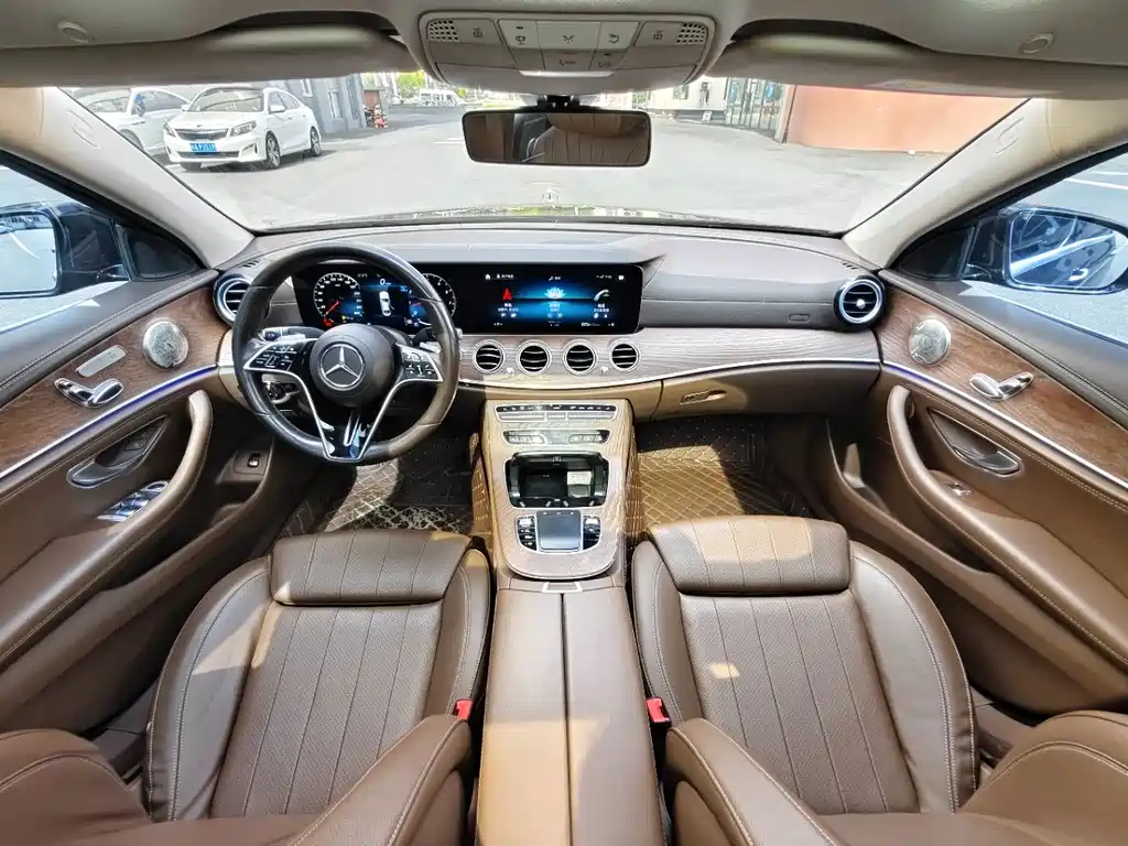 Mercedes-Benz E-Class — миниатюра 4