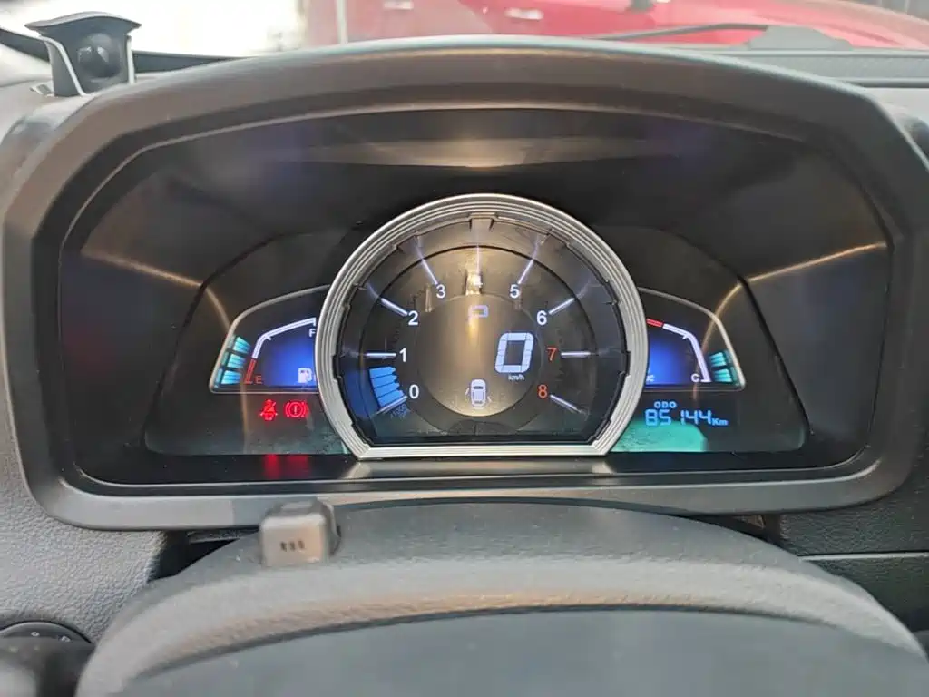 Luxgen U6 — миниатюра 12