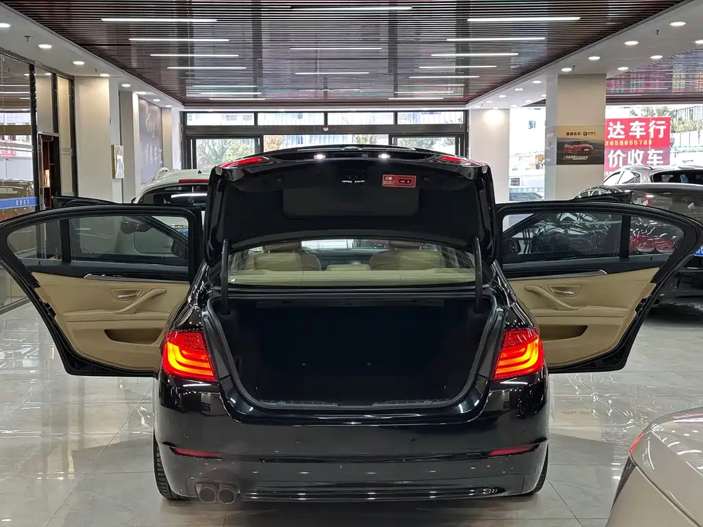 BMW 5 Series — миниатюра 9