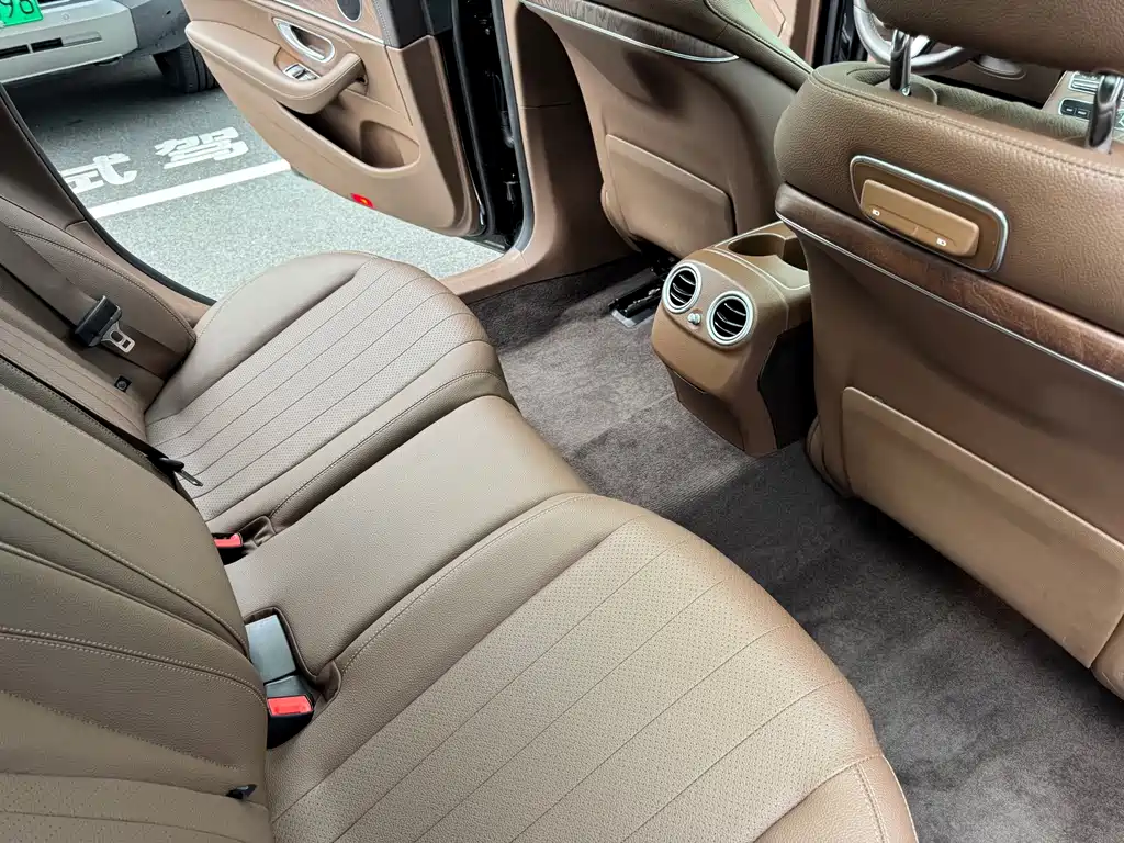 Mercedes-Benz E-Class — миниатюра 15
