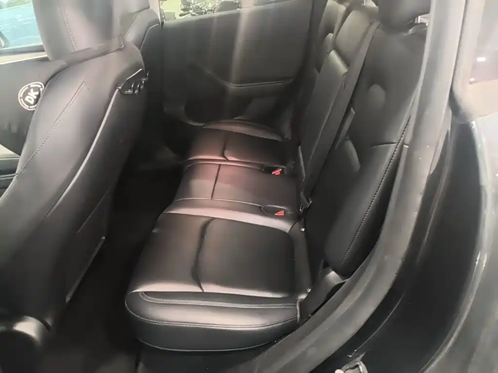 Tesla Model Y — миниатюра 17