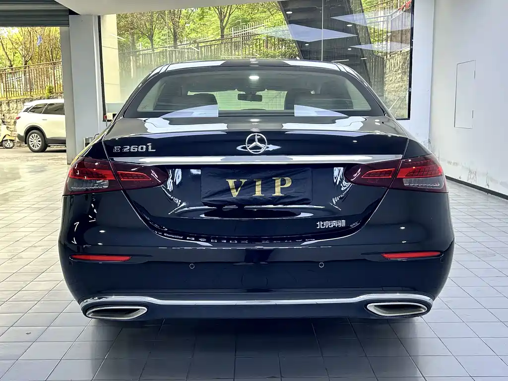 Mercedes-Benz E-Class — миниатюра 8