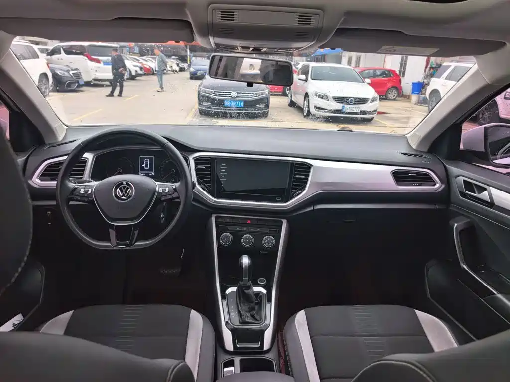 Volkswagen T-Roc — миниатюра 16