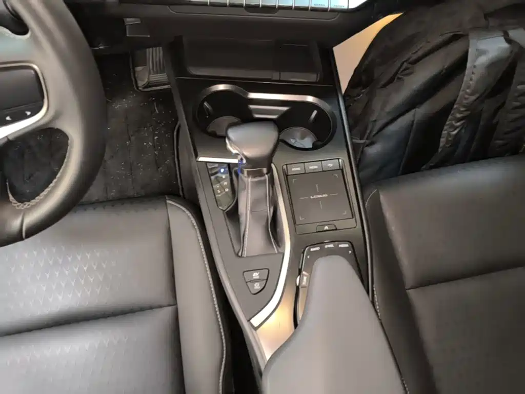 Lexus UX — миниатюра 14