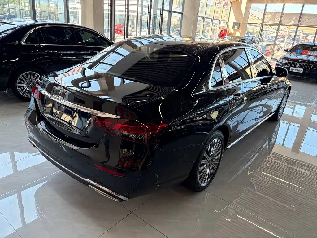 Mercedes-Benz E-Class — миниатюра 9
