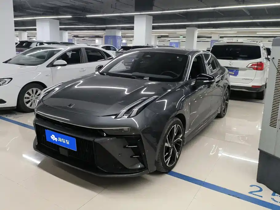 Lynk & Co 03