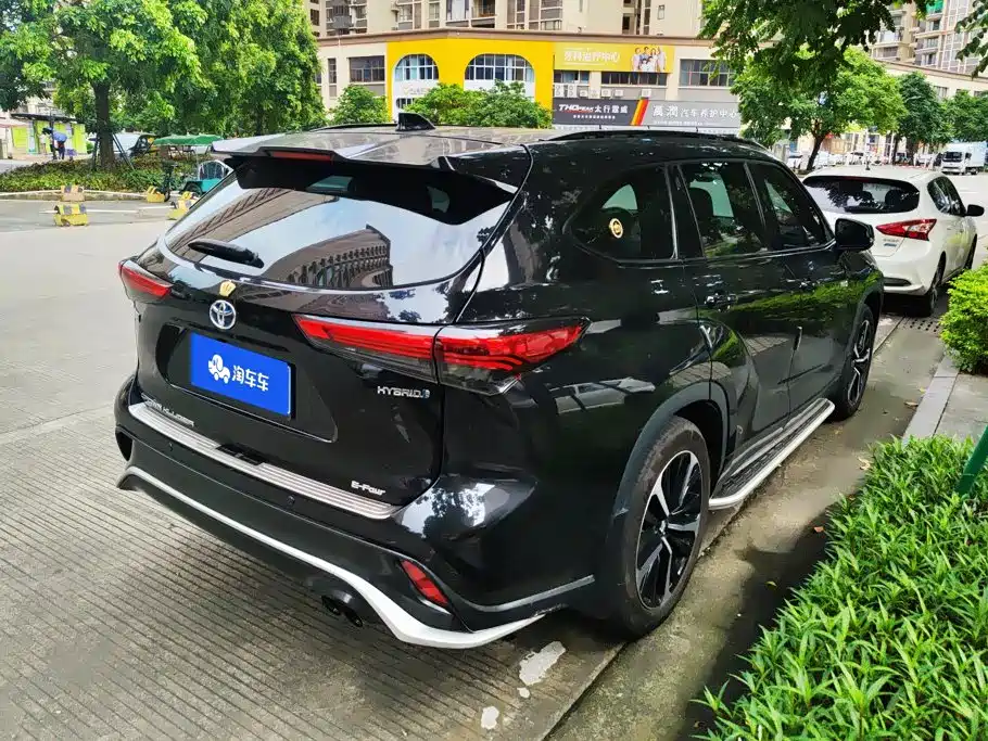 Toyota Crown Kluger — миниатюра 3