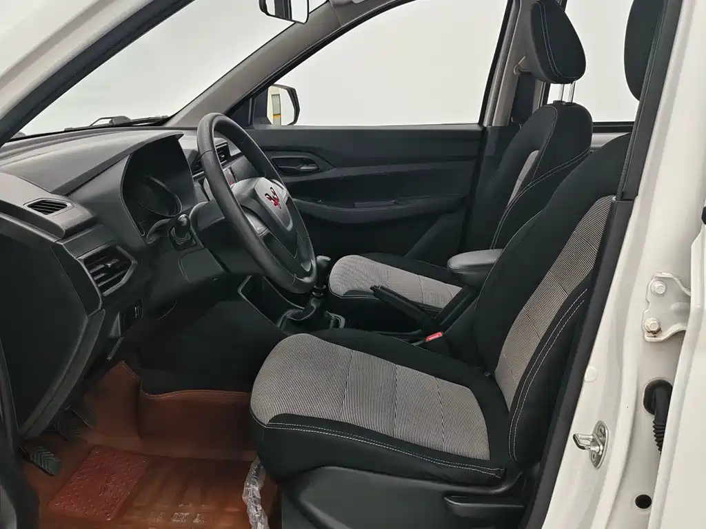 Wuling Hongguang — миниатюра 7