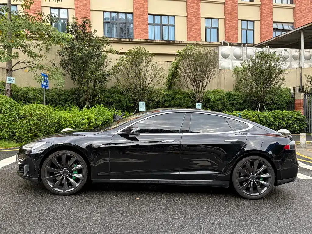 Tesla Model S — миниатюра 5