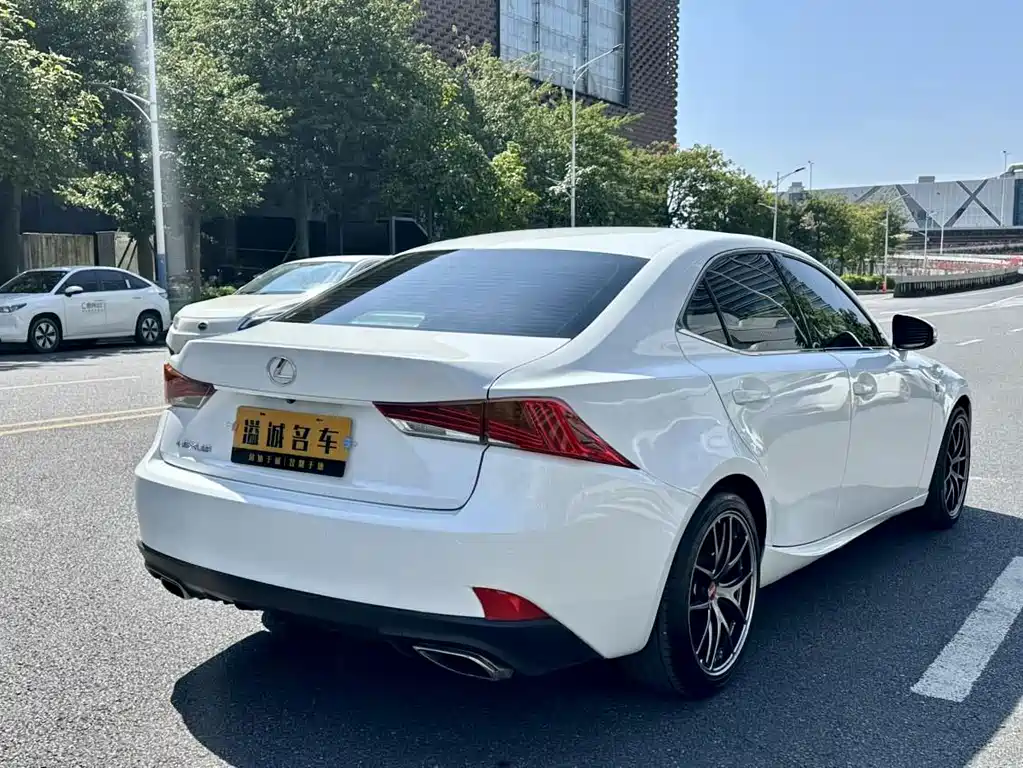 Lexus IS — миниатюра 10