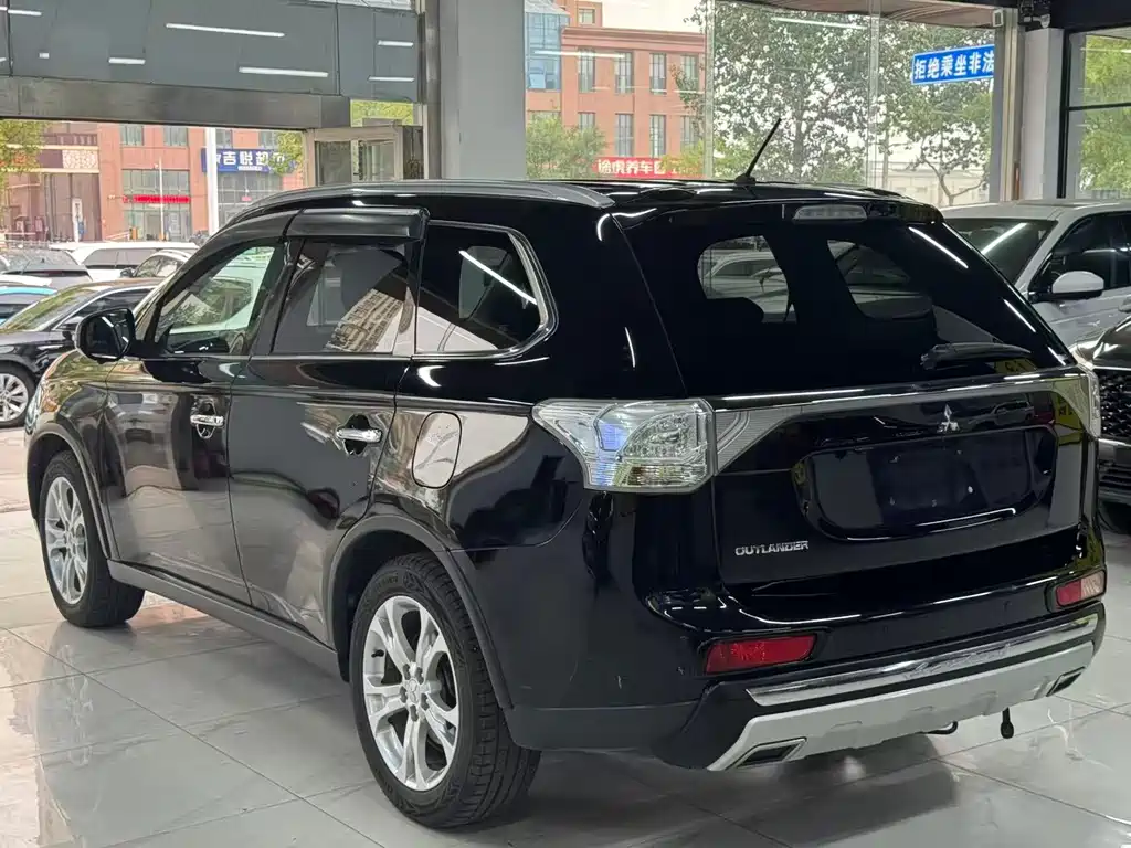 Mitsubishi Outlander (Import) — миниатюра 5