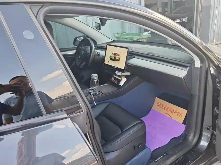 Tesla Model Y — миниатюра 8