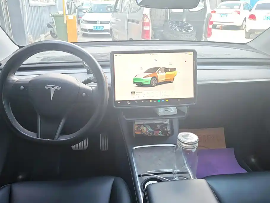 Tesla Model Y — миниатюра 13