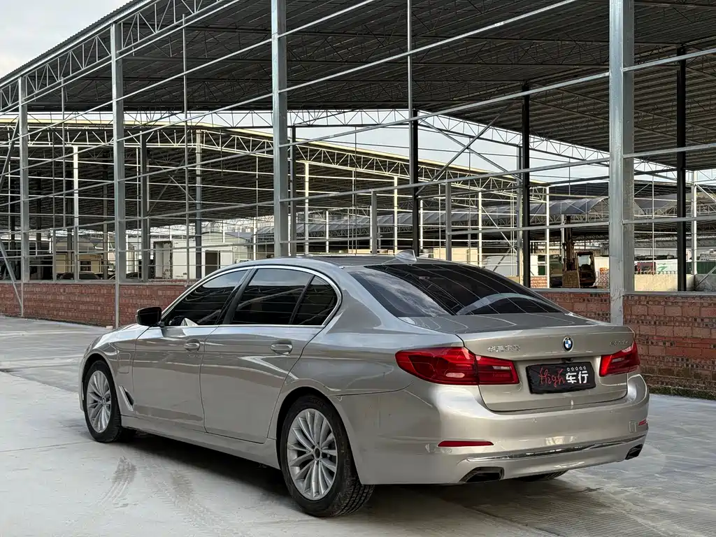 BMW 5 Series New Energy — миниатюра 4