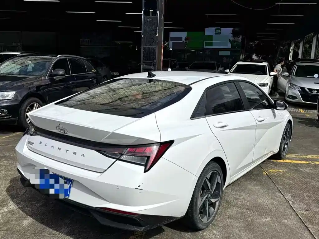 Hyundai Elantra — миниатюра 3