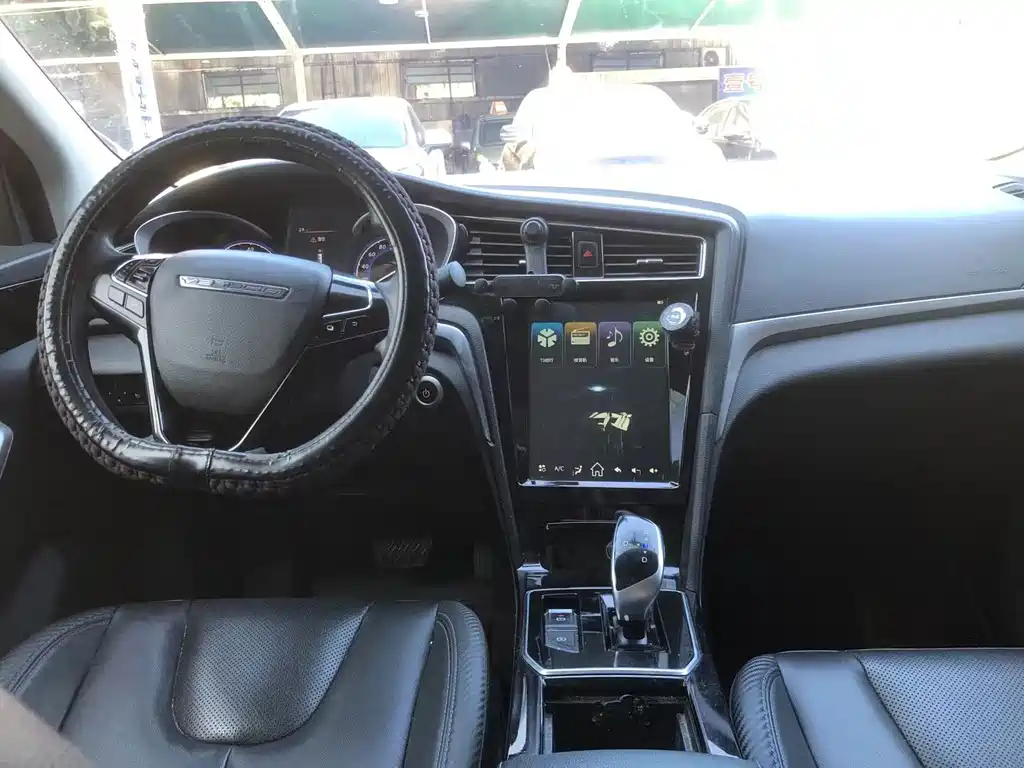 Venucia D60 EV — миниатюра 6