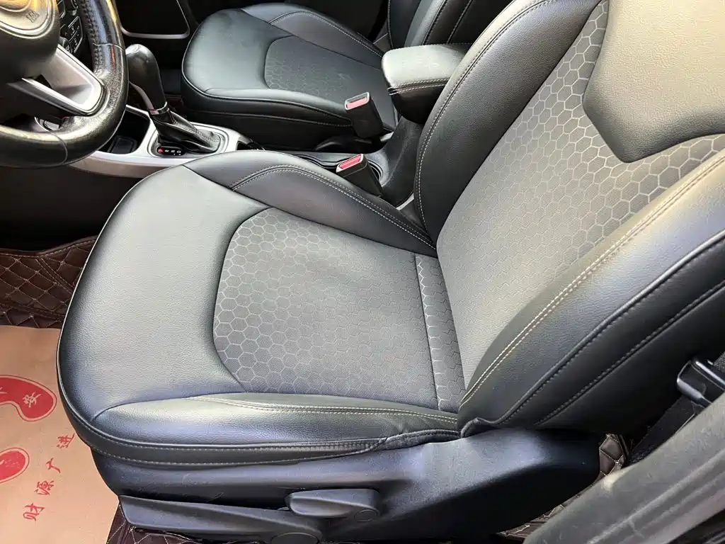 Jeep Compass — миниатюра 10