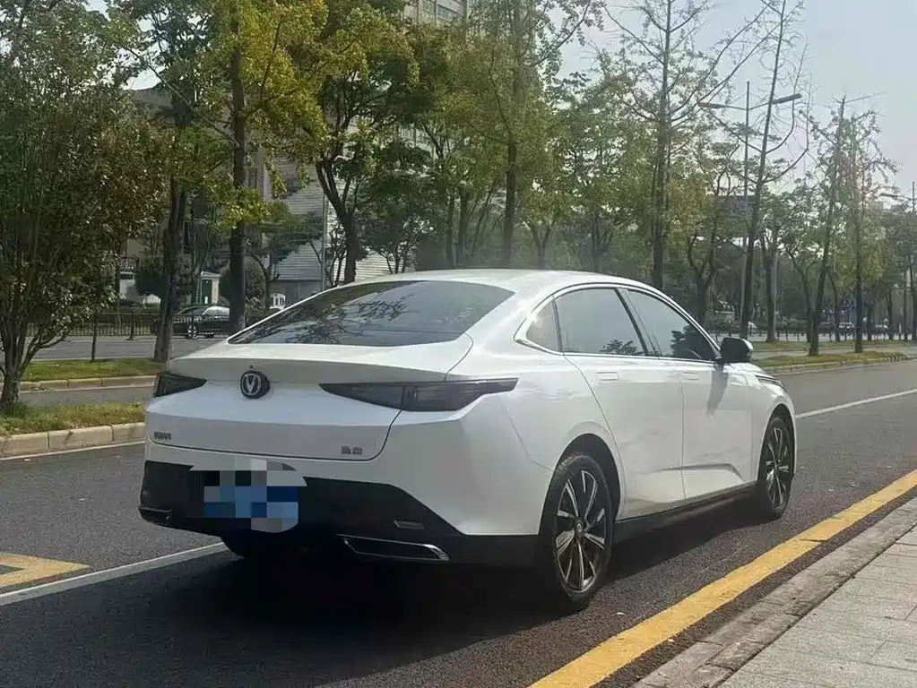 Changan Eado — миниатюра 4