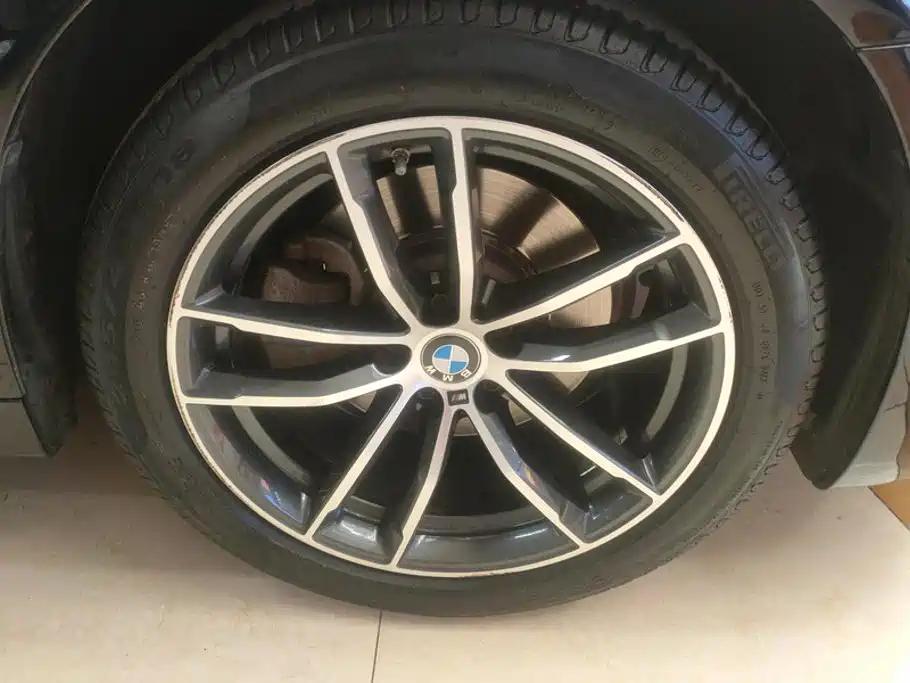 BMW 5 Series — миниатюра 6