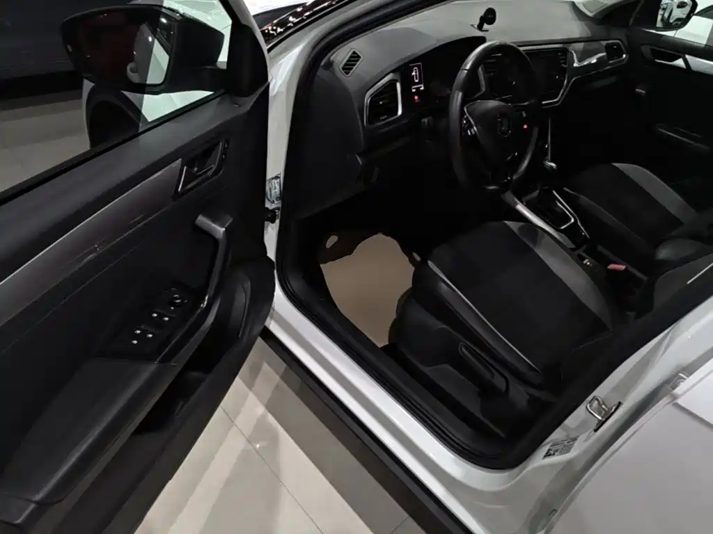 Volkswagen T-Roc — миниатюра 16