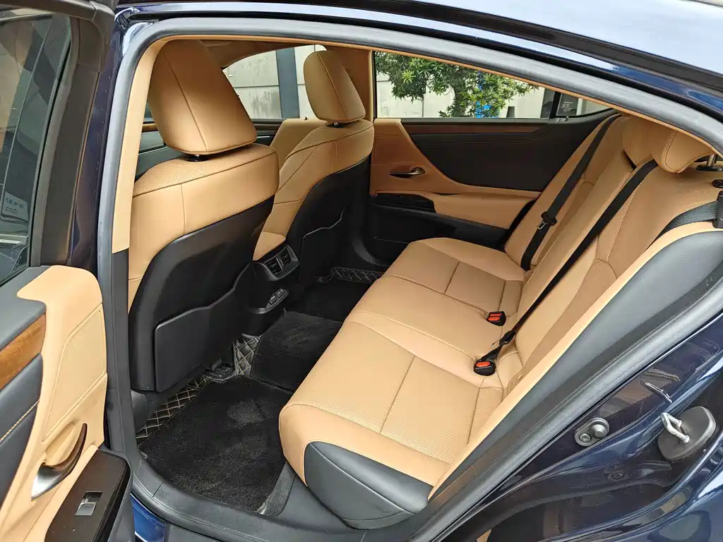 Lexus ES — миниатюра 8
