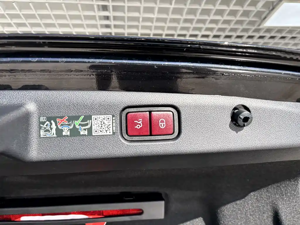 Mercedes-Benz E-Class New Energy — миниатюра 29