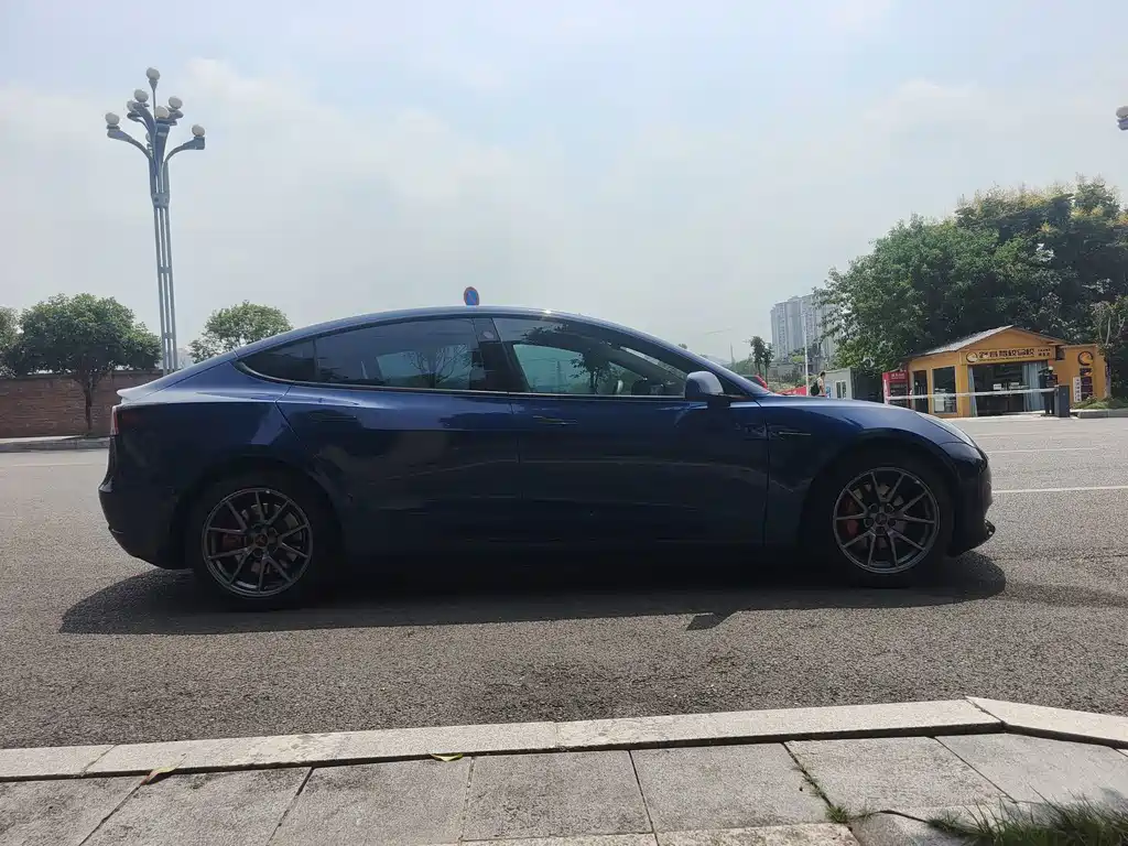 Tesla Model 3 — миниатюра 15