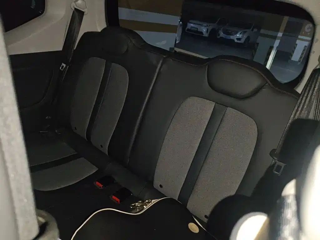 Wuling MINIEV — миниатюра 13