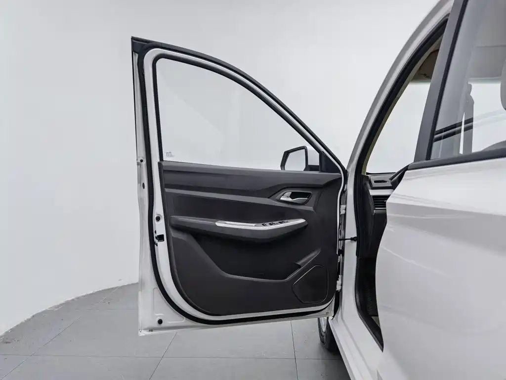 Wuling Hongguang — миниатюра 8