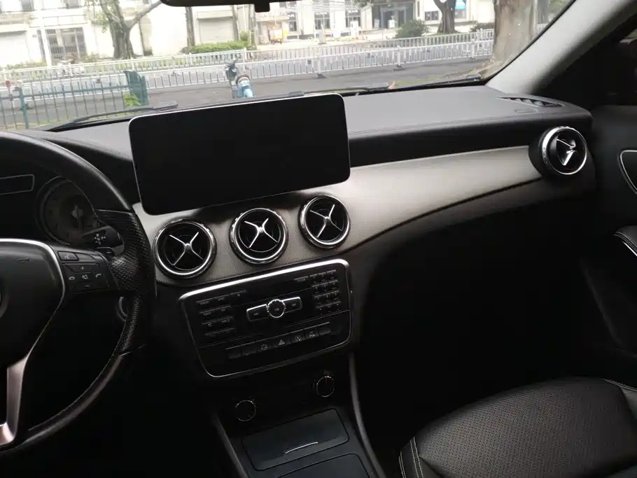 Mercedes-Benz GLA — миниатюра 13
