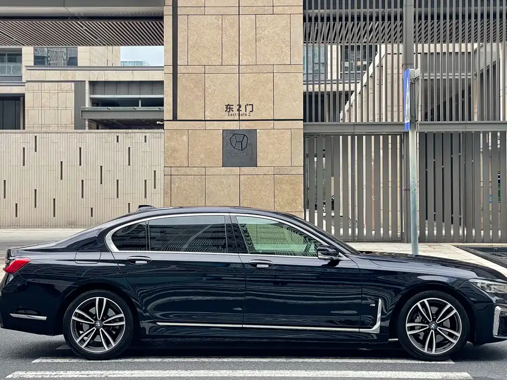 BMW 7 Series 2019 — фото 6