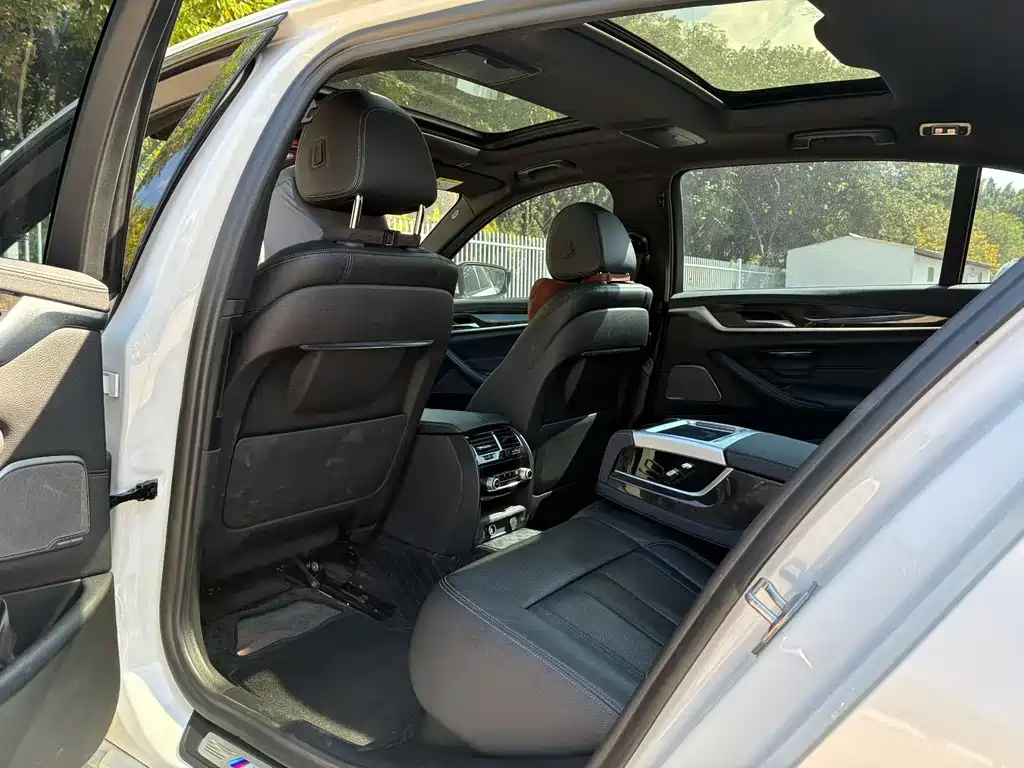 BMW 5 Series — миниатюра 9