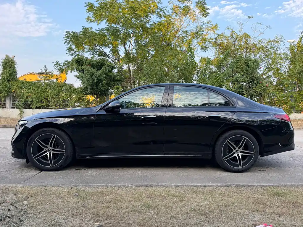 Mercedes-Benz E-Class (Import) — миниатюра 6