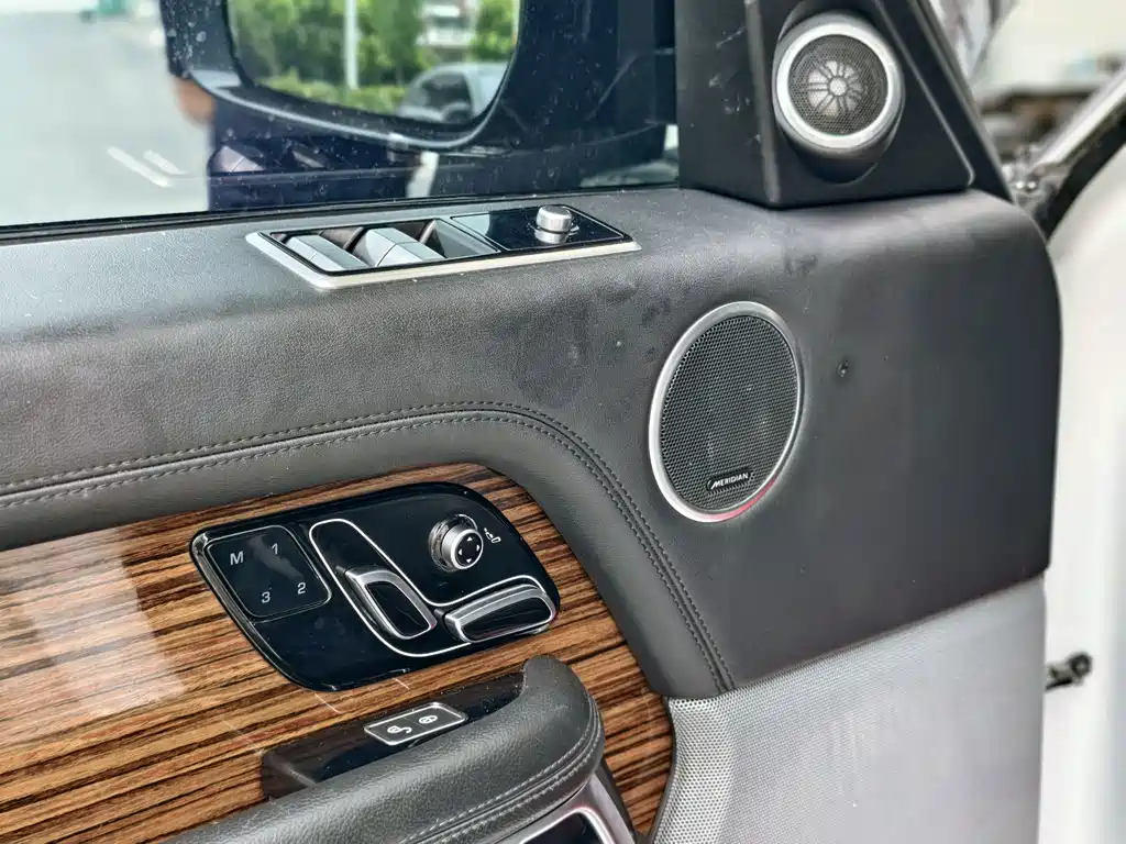 Land Rover Range Rover — миниатюра 18
