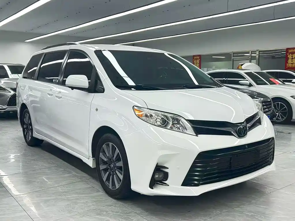 Toyota Sienna — миниатюра 3