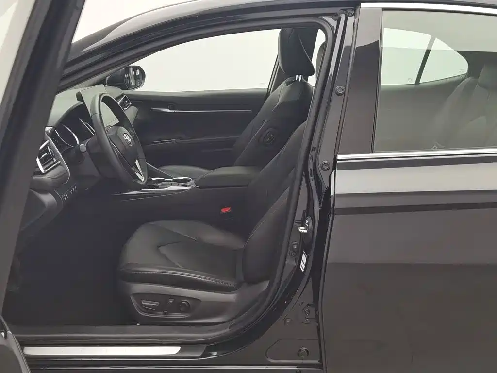 Toyota Camry — миниатюра 10
