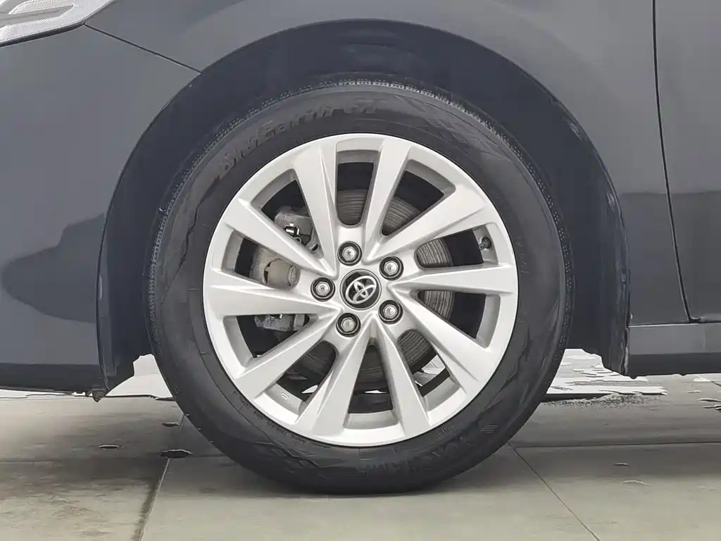 Toyota Camry — миниатюра 17