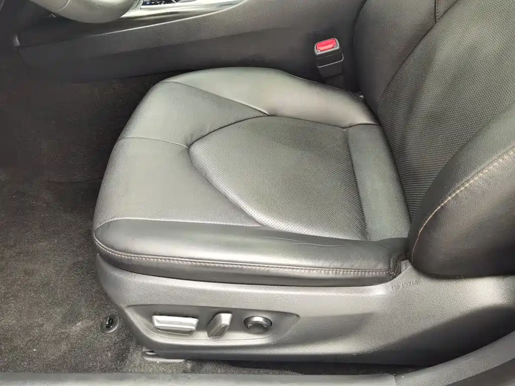 Toyota Camry — миниатюра 20