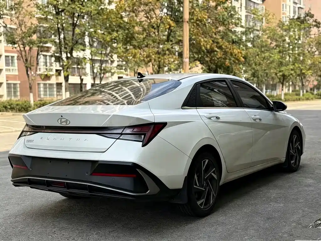 Hyundai Elantra — миниатюра 7