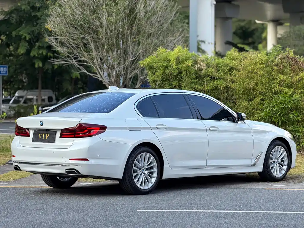 BMW 5 Series — миниатюра 15
