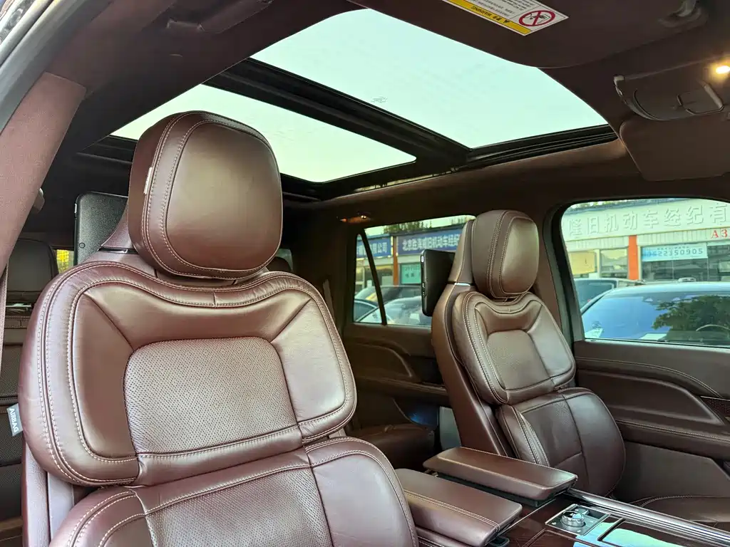 Lincoln Navigator — миниатюра 11