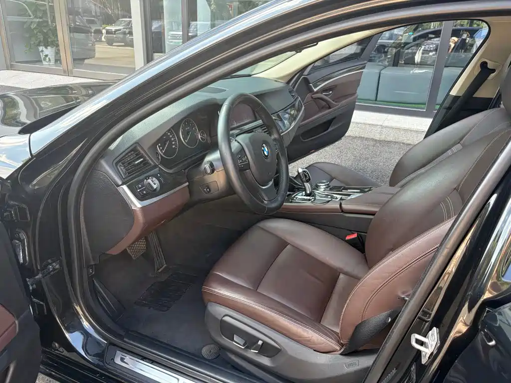 BMW 5 Series — миниатюра 8