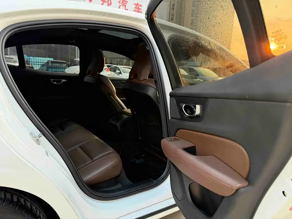Volvo S60 — миниатюра 6
