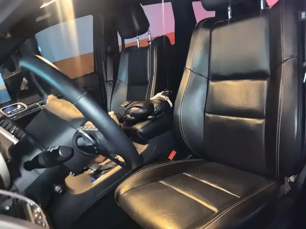 Jeep Grand Cherokee (Import) — миниатюра 8