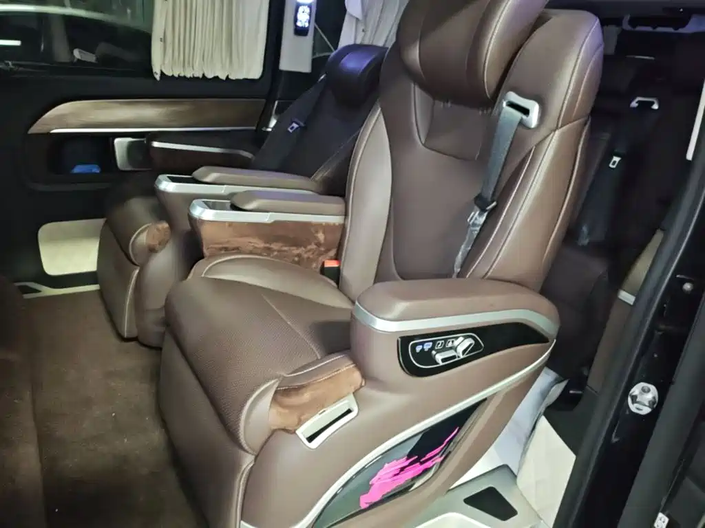 Mercedes-Benz V-Class — миниатюра 17